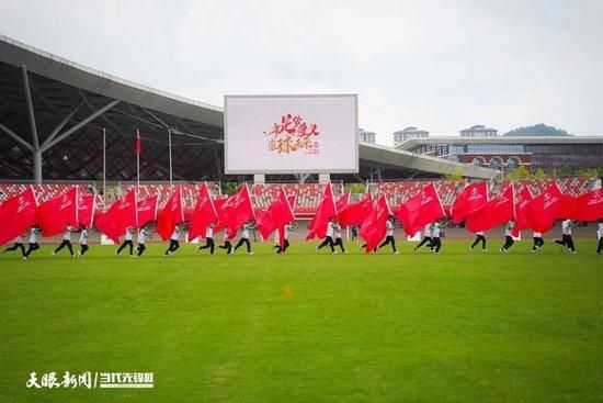 1944年，第二次世界年夜战恰是如火如荼的惨烈时刻。在南洋某个日军战地病院里，军医藤崎恭二（三船敏郎 饰）与同事们通宵达旦，不辞倦怠，分秒必争地急救每个伤员。但是恶运俄然降临，藤崎的手失慎划上，更被梅毒携带者中田进（植村謙二郎 饰）的污血所传染。战争竣事后，藤崎回到父亲孝之辅（志村喬 饰）的病院工作，固然已有斑斓的未婚妻美佐绪（三條美紀 饰），可是他不肯连累爱人，是以不竭推延婚期，更决议与美佐绪分手。他守旧着身患梅毒的奥秘，一面与病魔作着悄寂无声的斗争，一面在医者的道路上艰巨前行……本片按照菊田一夫的原作改编。